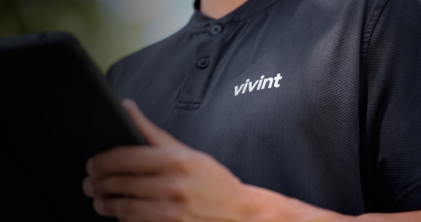 Smart Home Rep wearing a black Vivint shirt