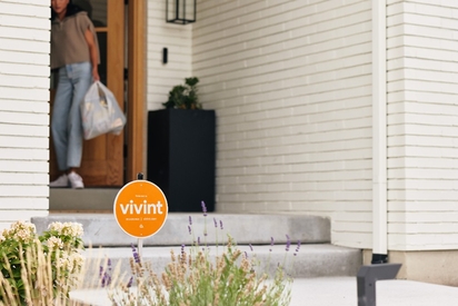 Vivint pro talking with a customer on the phone.