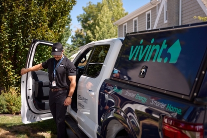 Vivint Smart Home Pro getting out of a truck.