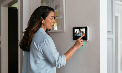 Woman speaking to people on her front porch via the Smart Hub.