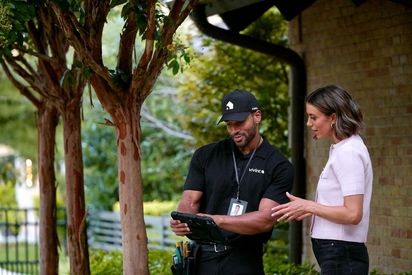 Vivint Smart Home Pro speaking with a homeowner.
