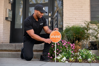 Vivint Smart Home Pro installing a security system.