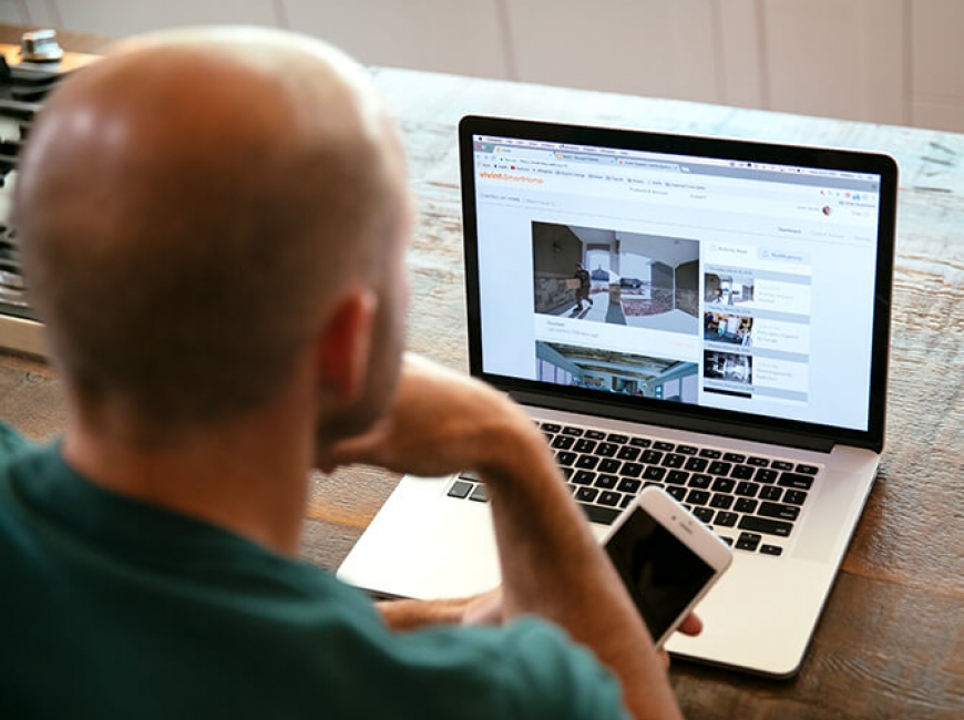 App - Man on Laptop - 670x540